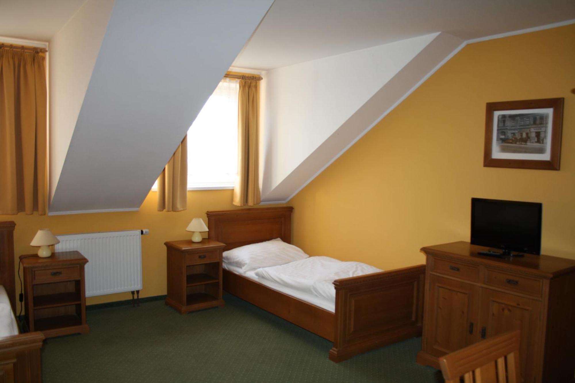 Hotel Boucek Mochov Bagian luar foto