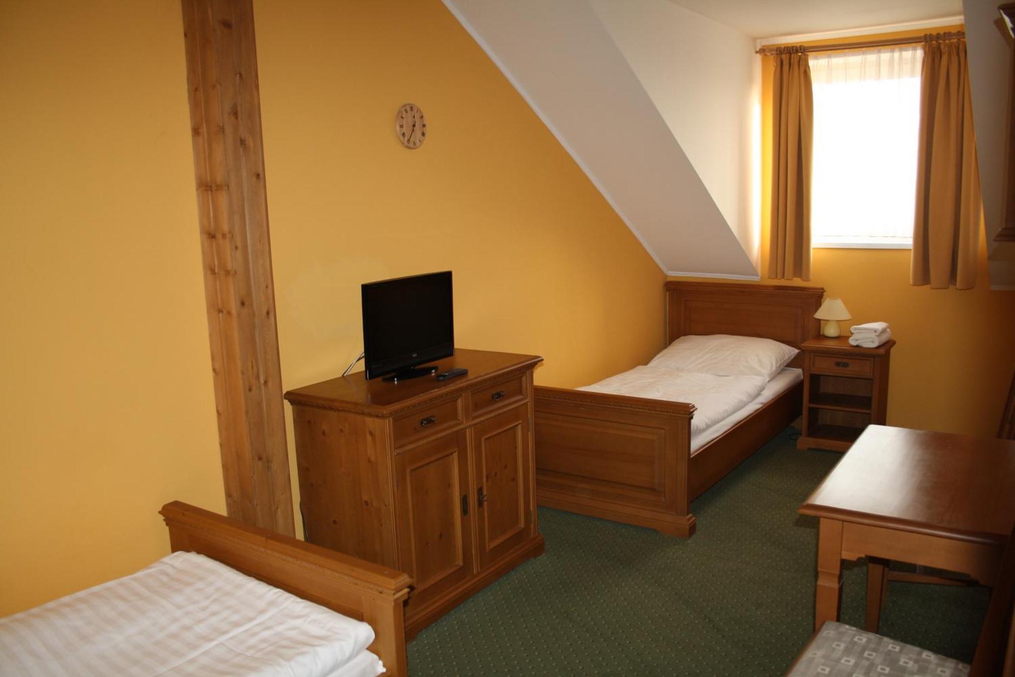 Hotel Boucek Mochov Bagian luar foto