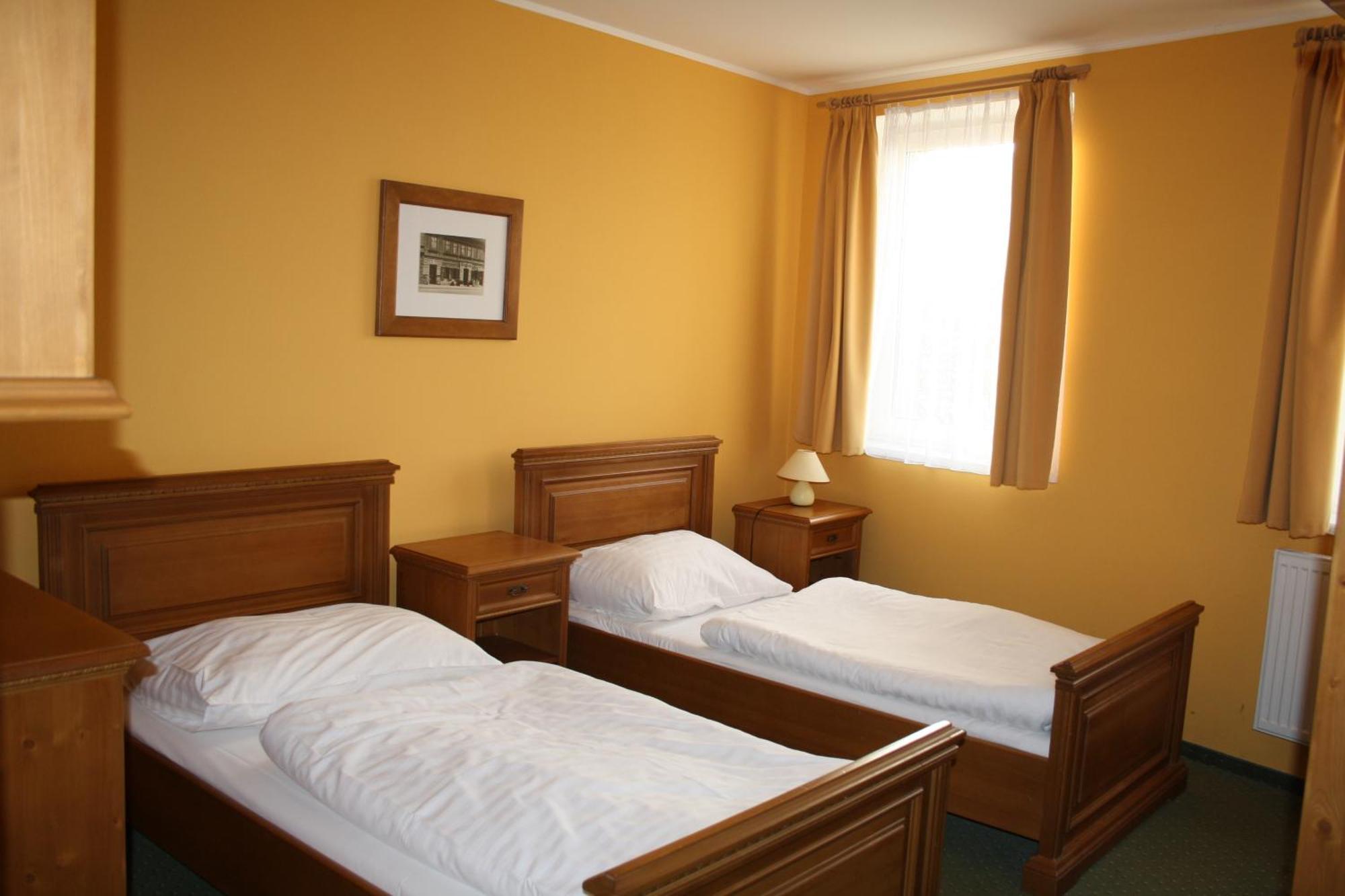 Hotel Boucek Mochov Bagian luar foto