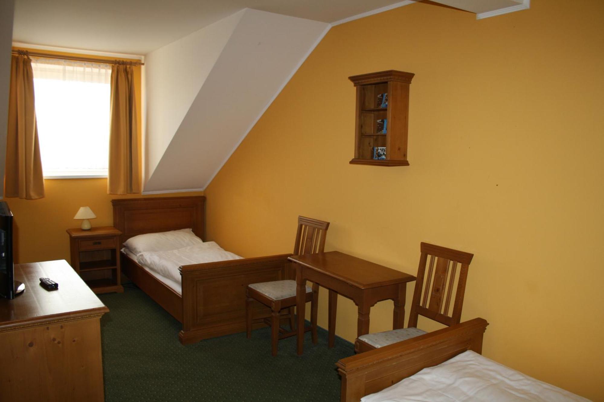 Hotel Boucek Mochov Bagian luar foto