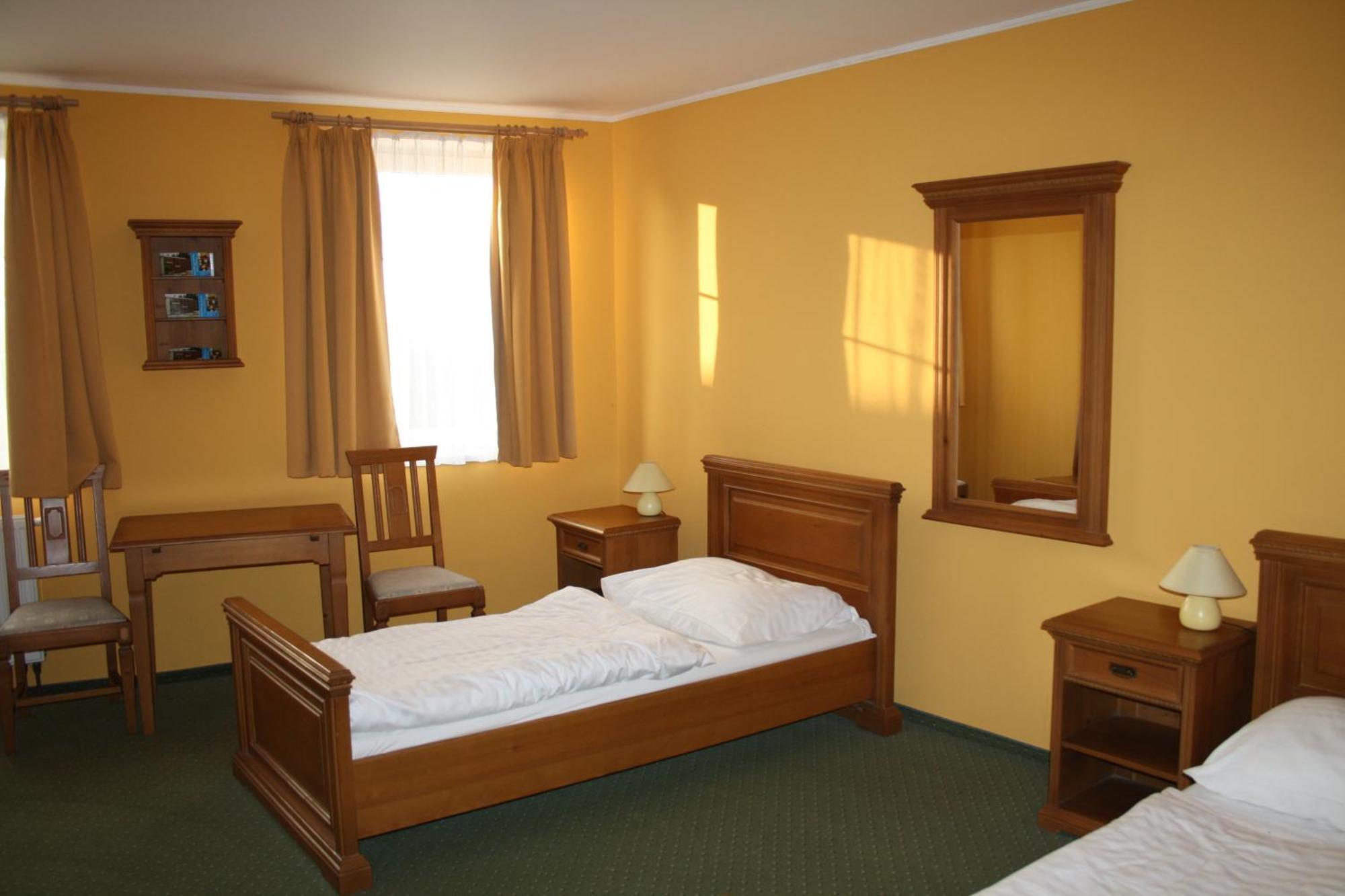 Hotel Boucek Mochov Bagian luar foto