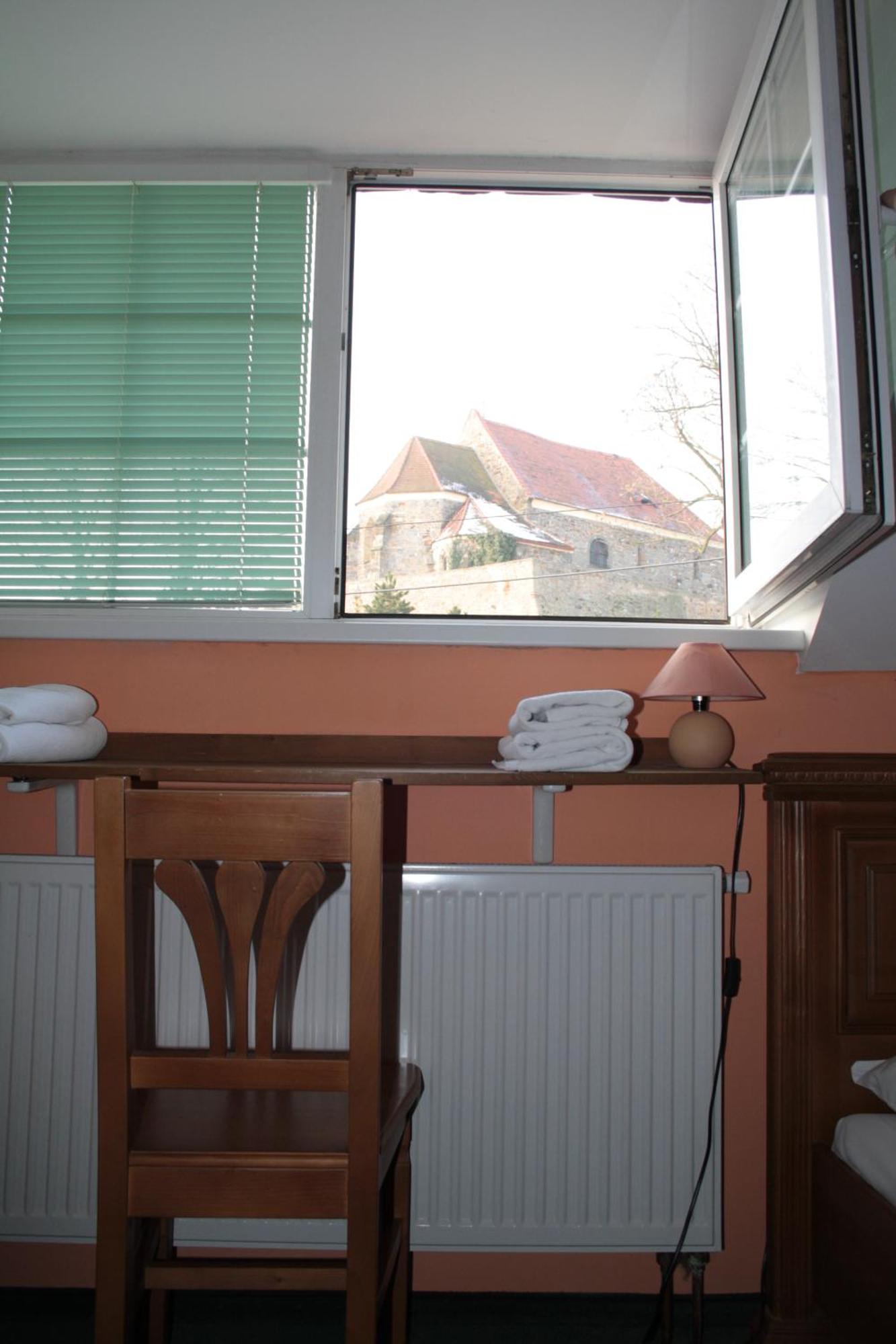 Hotel Boucek Mochov Bagian luar foto