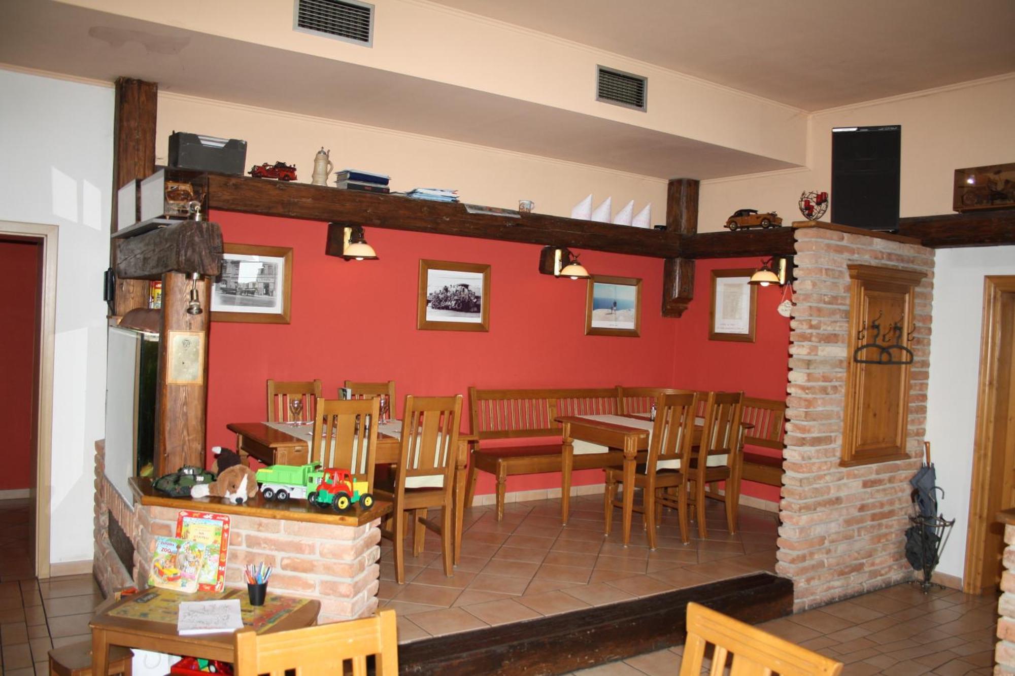 Hotel Boucek Mochov Bagian luar foto