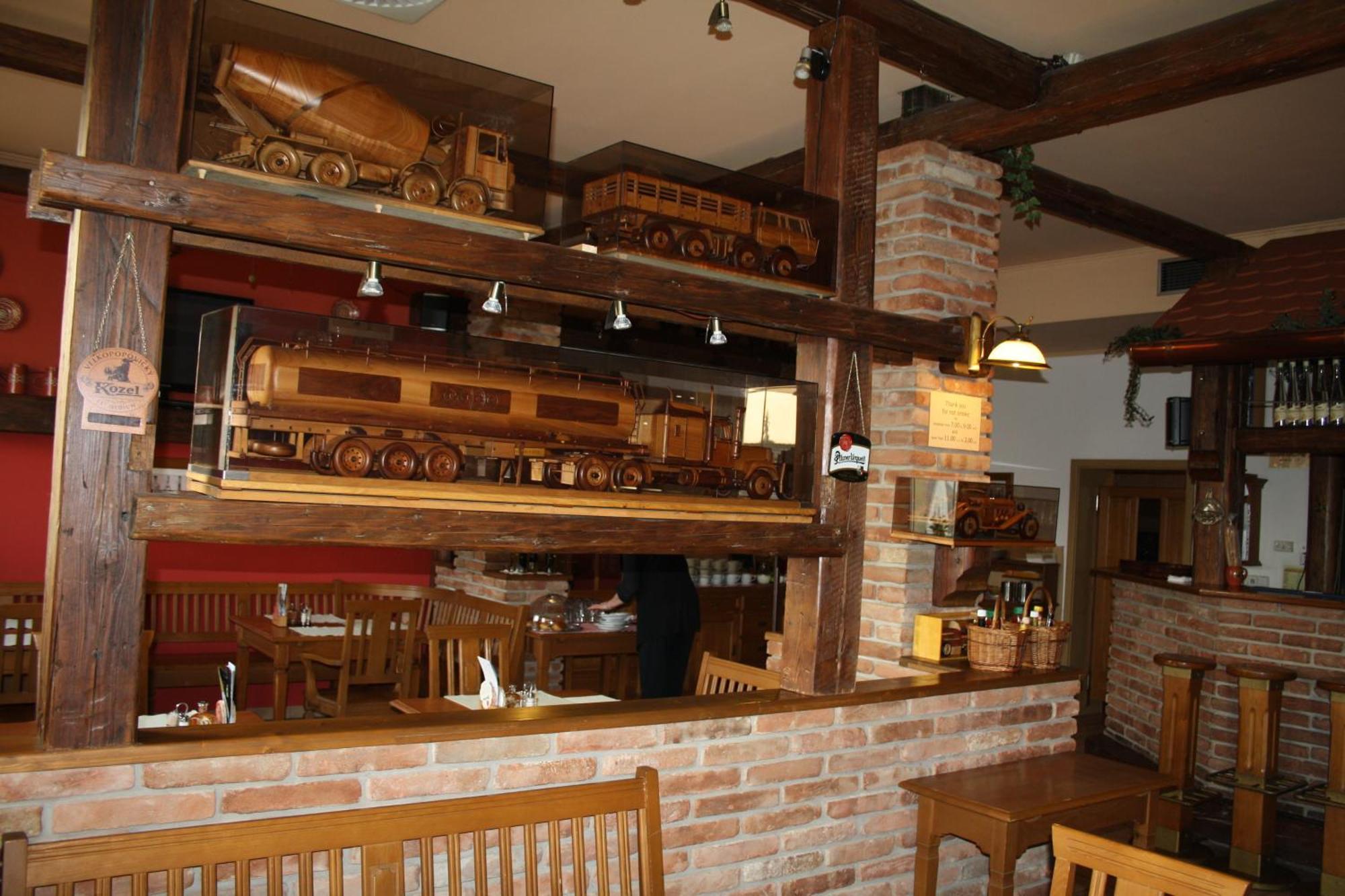 Hotel Boucek Mochov Bagian luar foto