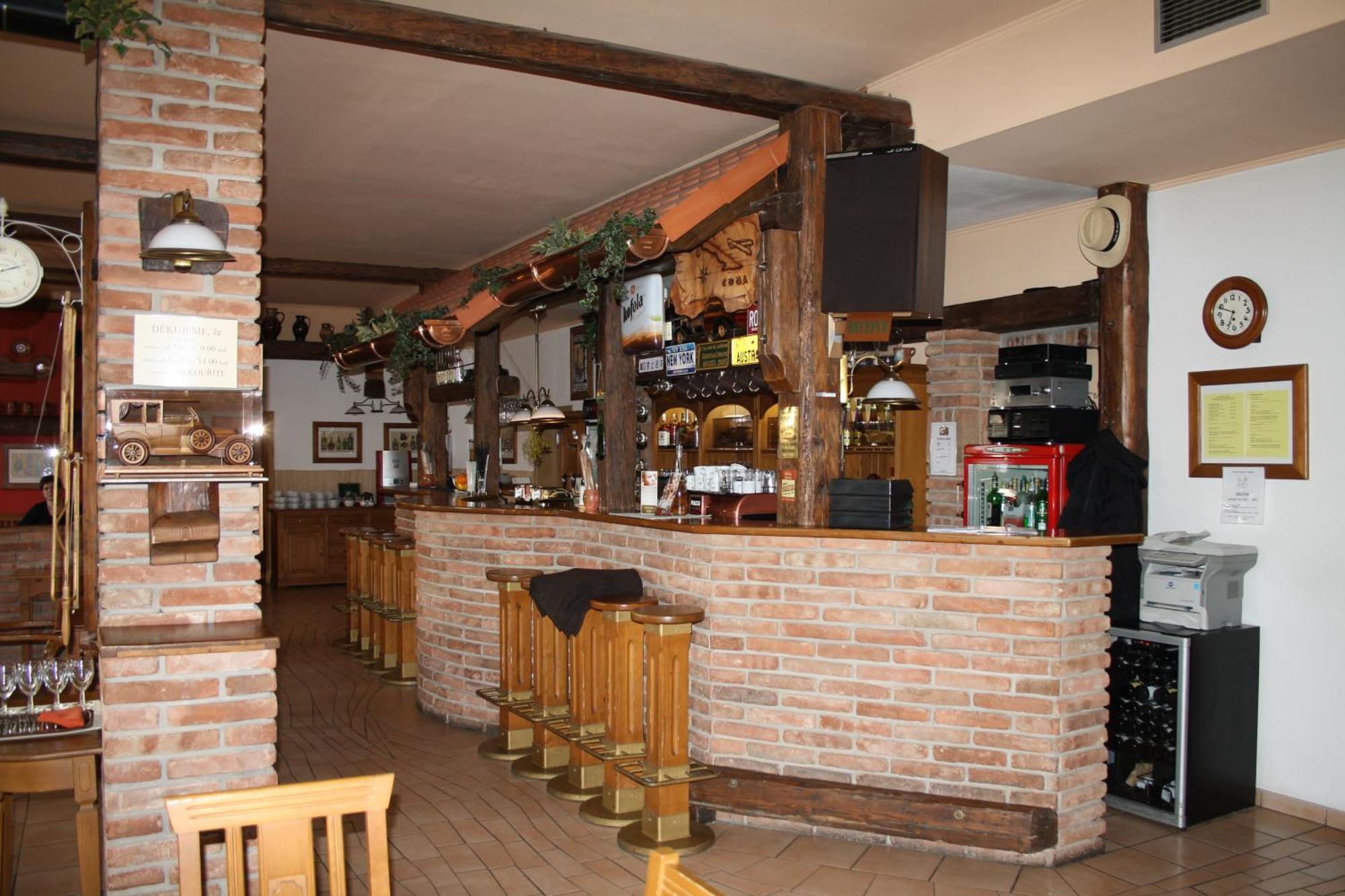 Hotel Boucek Mochov Bagian luar foto