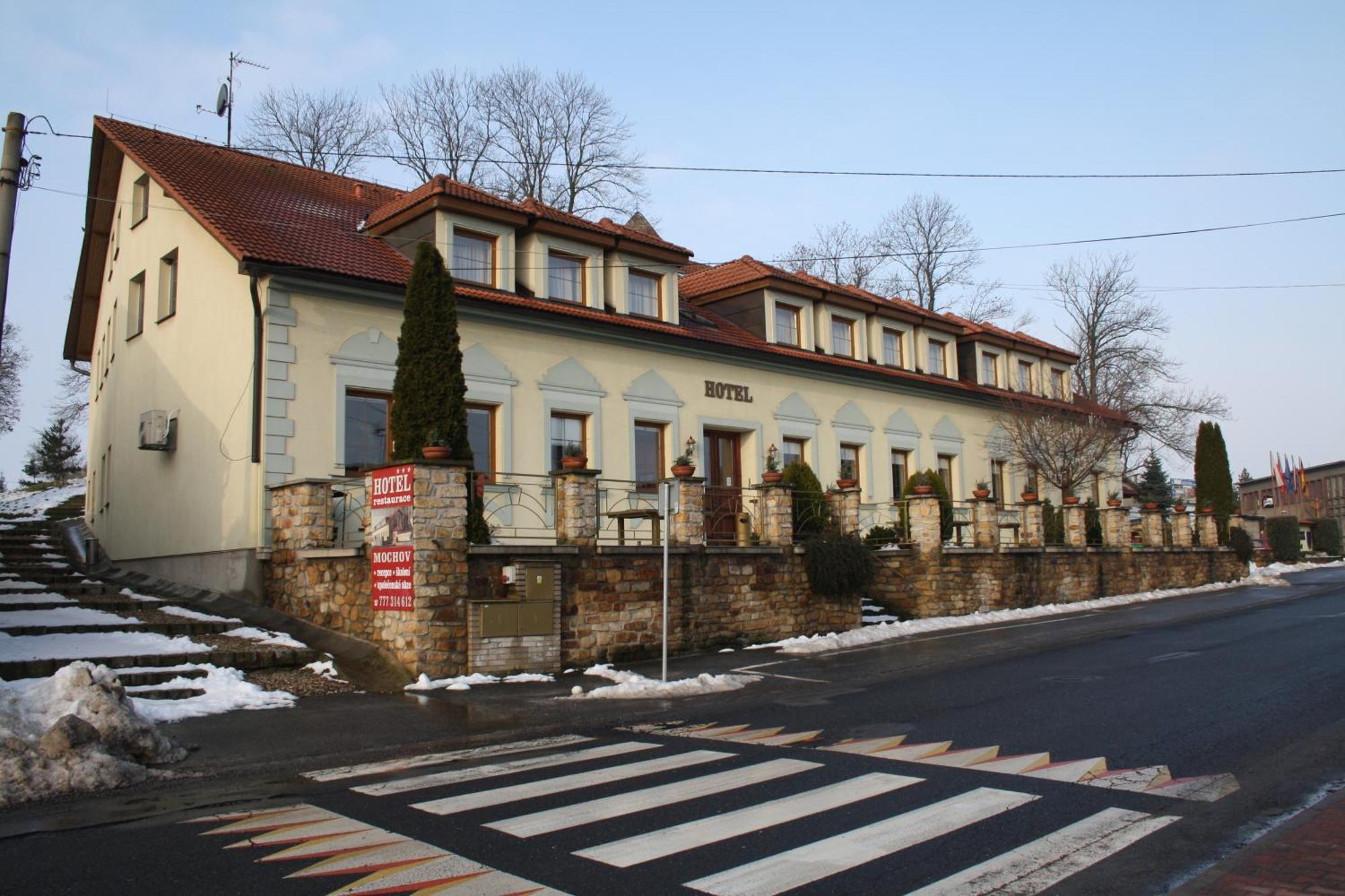 Hotel Boucek Mochov Bagian luar foto